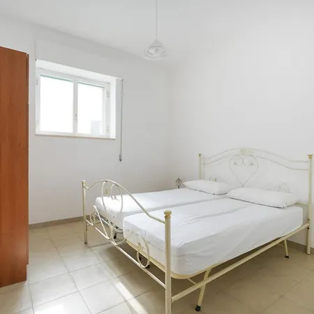 Apartment House , - Dori